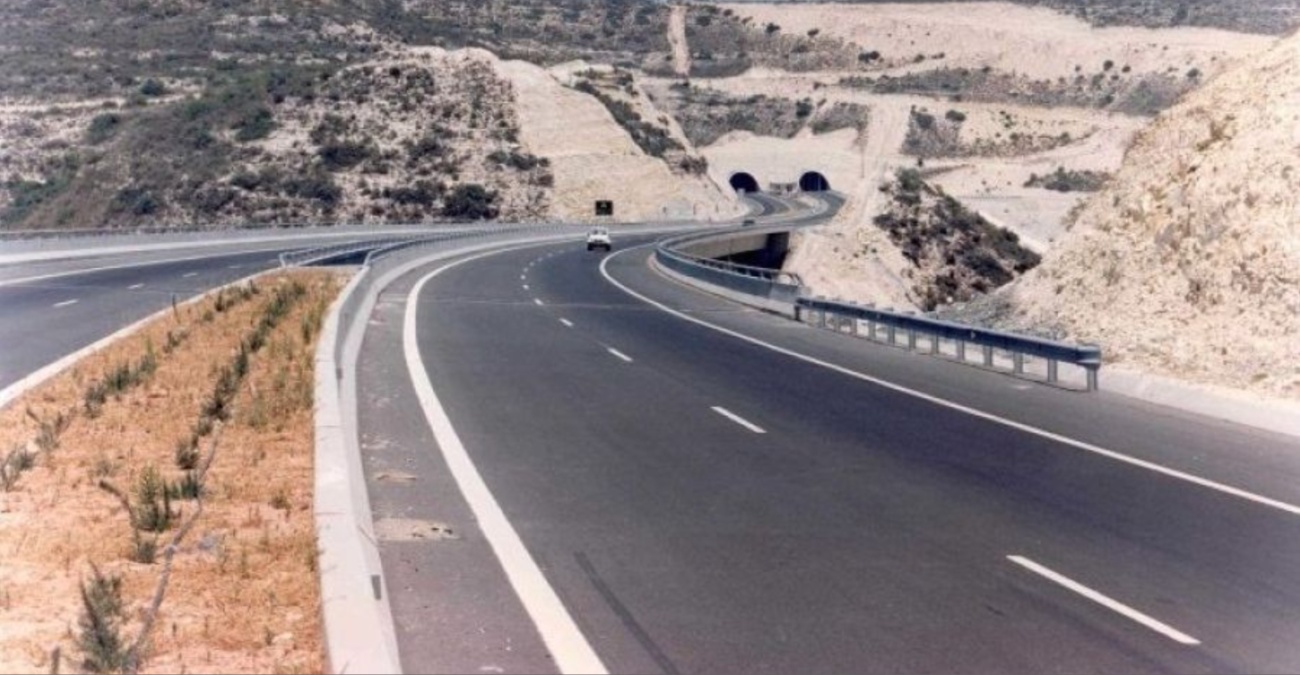 &Beta;&Iota;&Nu;&Tau;&Epsilon;&Omicron; - &Epsilon;&iota;&kappa;ό&nu;&epsilon;&sigmaf; &sigma;&omicron;&kappa; &alpha;&pi;ό &tau;&omicron; &tau;&rho;&omicron;&chi;&alpha;ί&omicron; &sigma;&tau;&omicron;&nu; &alpha;&upsilon;&tau;&omicron;&kappa;&iota;&nu;&eta;&tau;ό&delta;&rho;&omicron;&mu;&omicron; &Lambda;&epsilon;&mu;&epsilon;&sigma;&omicron;ύ&ndash;&Pi;ά&phi;&omicron;&upsilon;: &Delta;&iota;&alpha;&lambda;&upsilon;&mu;έ&nu;&omicron; &tau;&omicron; &beta;&alpha;&nu; &mu;&epsilon;&tau;ά &tau;&eta; &sigma;ύ&gamma;&kappa;&rho;&omicron;&upsilon;&sigma;&eta; &mu;&epsilon; &phi;&omicron;&rho;&tau;&eta;&gamma;ό