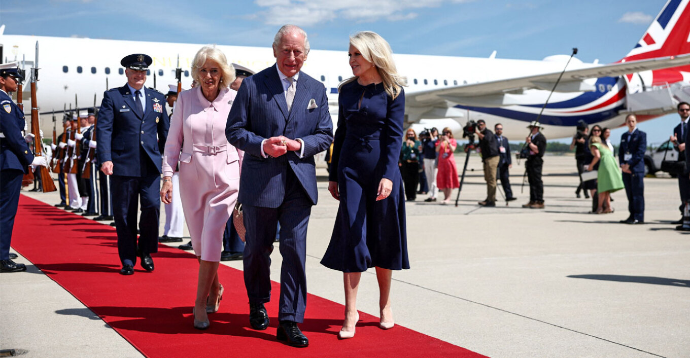 VIDEO: Προσγειώθηκαν στην Ουάσινγκτον ο βασιλιάς Κάρολος και η βασίλισσα Καμίλα