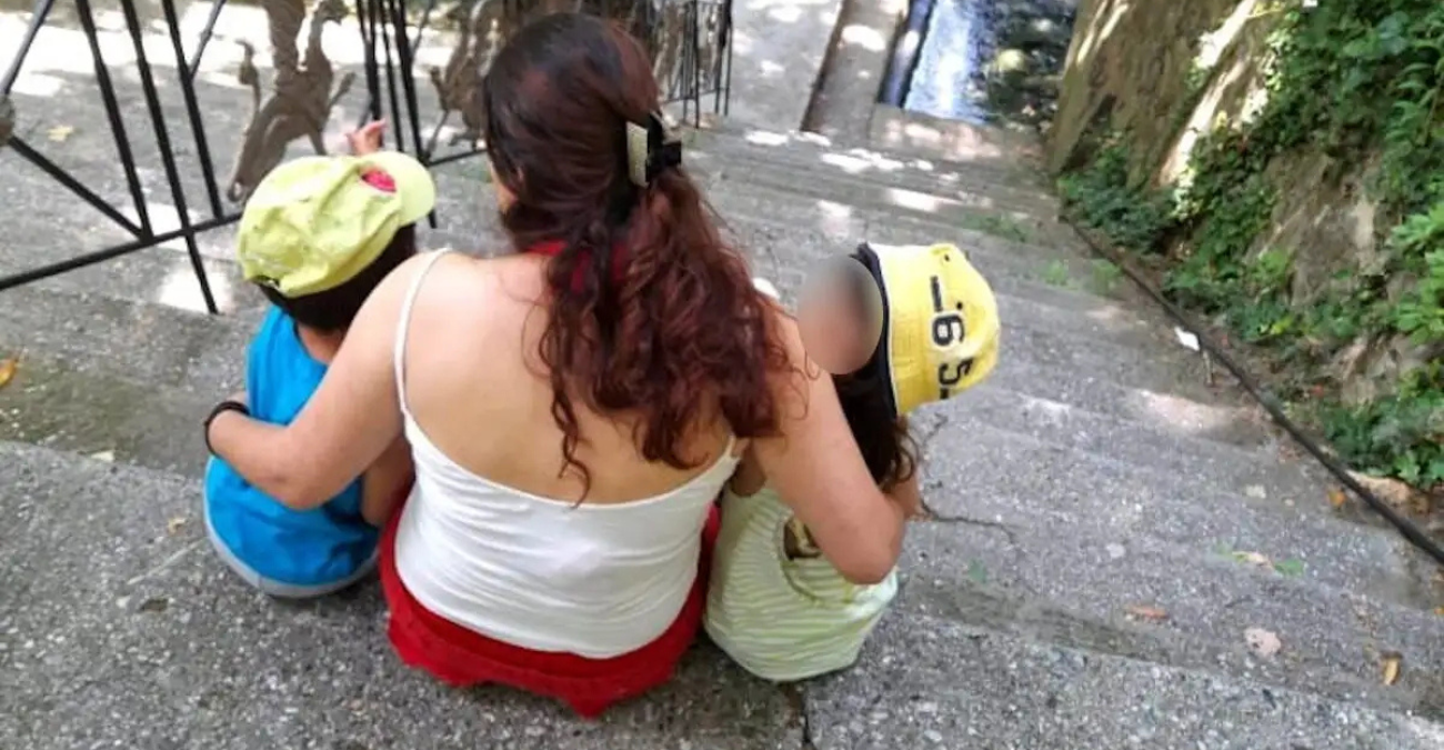 Θύματα συστηματικής κακοποίησης τα παιδιά – «Κυκλοφορούσαν πεινασμένα», λένε οι κάτοικοι