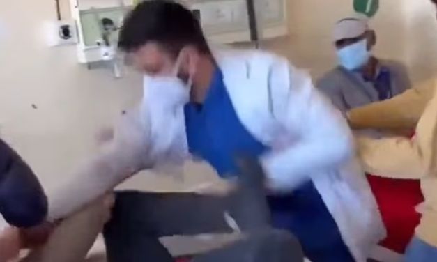 Γιατρός ξυλοφόρτωσε ασθενή που «ζήτησε να του μιλάει με σεβασμό»