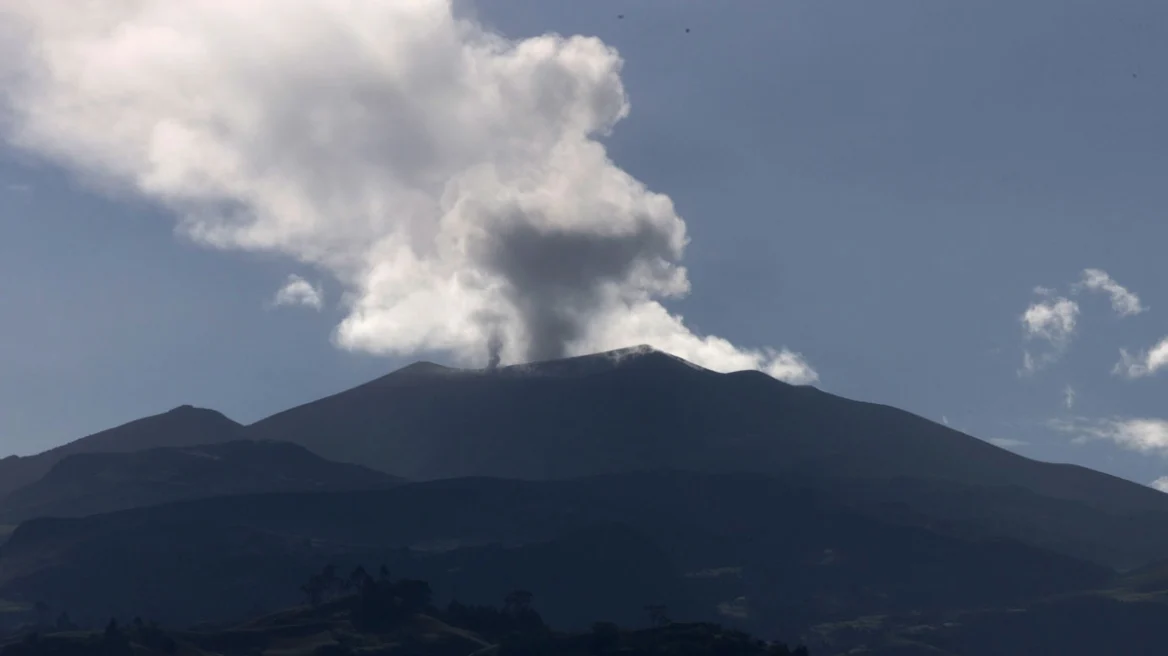 Συναγερμός για το ηφαίστειο Πουρασέ στην Κολομβία