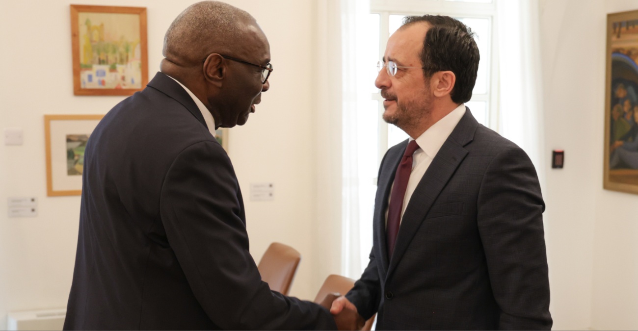 &Sigma;&epsilon; &epsilon;&tau;&omicron;&iota;&mu;ό&tau;&eta;&tau;&alpha; &tau;&alpha; &Eta;&Epsilon; &gamma;&iota;&alpha; &tau;&omicron; &alpha;&delta;&iota;έ&xi;&omicron;&delta;&omicron;: &Omicron;&iota; 4 &pi;&upsilon;&lambda;ώ&nu;&epsilon;&sigmaf; &tau;&eta;&sigmaf; &Omicron;&Upsilon;&Nu;&Phi;&Iota;&Kappa;&Upsilon;&Pi; &kappa;&alpha;&iota; &tau;&omicron; &rho;&alpha;&nu;&tau;&epsilon;&beta;&omicron;ύ &tau;&omicron;&upsilon; &Alpha;&pi;&rho;&iota;&lambda;ί&omicron;&upsilon;