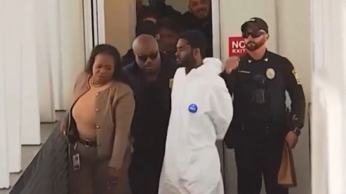 &Sigma;&upsilon;&lambda;&lambda;&eta;&phi;&theta;&epsilon;ί&sigmaf; &gamma;&iota;&alpha; &sigma;&epsilon;&xi;&omicron;&upsilon;&alpha;&lambda;&iota;&kappa;ή &epsilon;&pi;ί&theta;&epsilon;&sigma;&eta; &sigma;&epsilon; &phi;&omicron;&iota;&tau;ή&tau;&rho;&iota;&alpha; &sigma;&tau;&eta; &Phi;&lambda;ό&rho;&iota;&nu;&tau;&alpha;, &pi;ή&gamma;&epsilon; &nu;&alpha; &laquo;&beta;ά&lambda;&epsilon;&iota; &chi;έ&rho;&iota;&raquo; &sigma;&epsilon; &mu;&iota;&alpha; &alpha;&sigma;&tau;&upsilon;&nu;&omicron;&mu;&iota;&kappa;ό ό&tau;&alpha;&nu; &omicron;&delta;&eta;&gamma;&omicron;ύ&nu;&tau;&alpha;&nu; &sigma;&tau;&eta; &phi;&upsilon;&lambda;&alpha;&kappa;ή