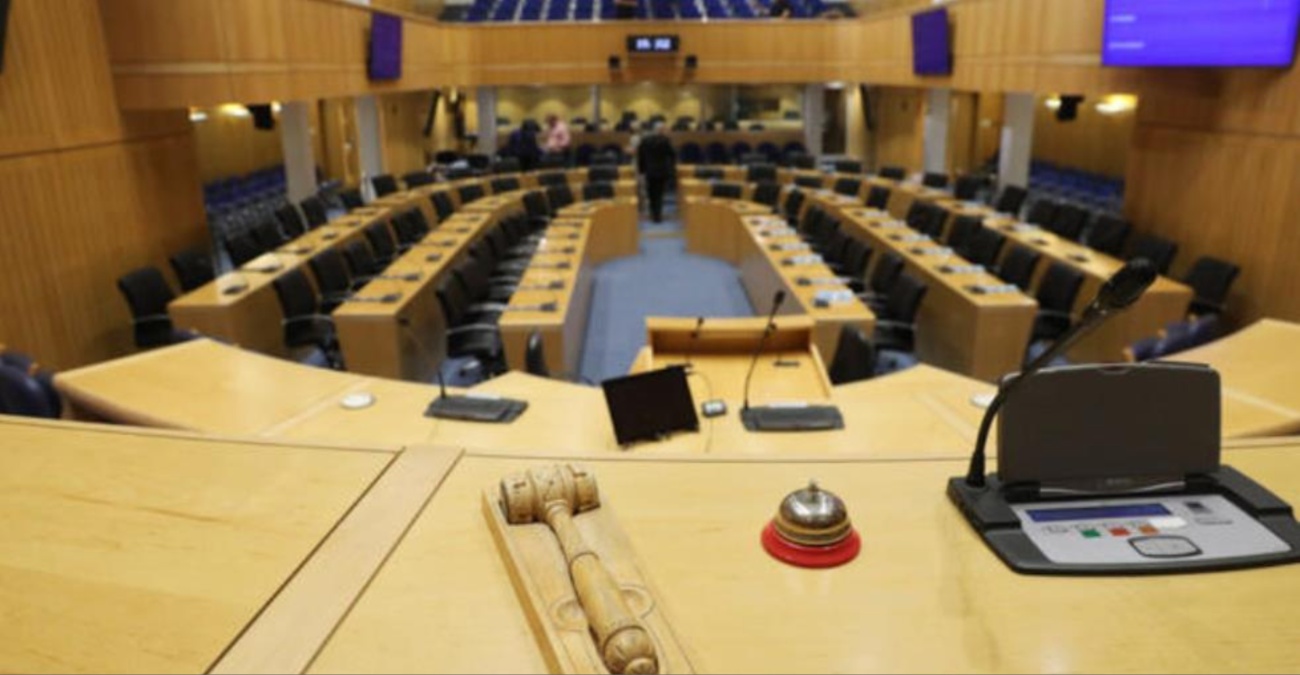 &Eta; &Beta;&omicron;&upsilon;&lambda;ή &epsilon;&nu;έ&kappa;&rho;&iota;&nu;&epsilon; &delta;&omega;&delta;&epsilon;&kappa;&alpha;&tau;&eta;&mu;ό&rho;&iota;&alpha; &gamma;&iota;&alpha; &eta;&mu;&iota;&kappa;&rho;&alpha;&tau;&iota;&kappa;&omicron;ύ&sigmaf; &ndash; &Pi;&omicron;&iota;&omicron;&iota; &pi;&rho;&omicron;ϋ&pi;&omicron;&lambda;&omicron;&gamma;&iota;&sigma;&mu;&omicron;ί &psi;&eta;&phi;ί&sigma;&tau;&eta;&kappa;&alpha;&nu;