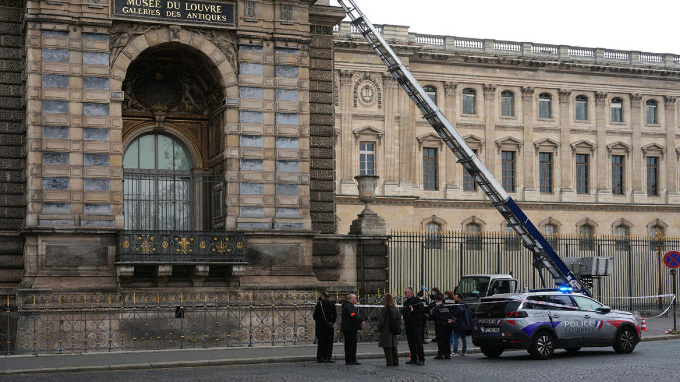 Άφαντα τα κοσμήματα από τη ληστεία στο Λούβρο