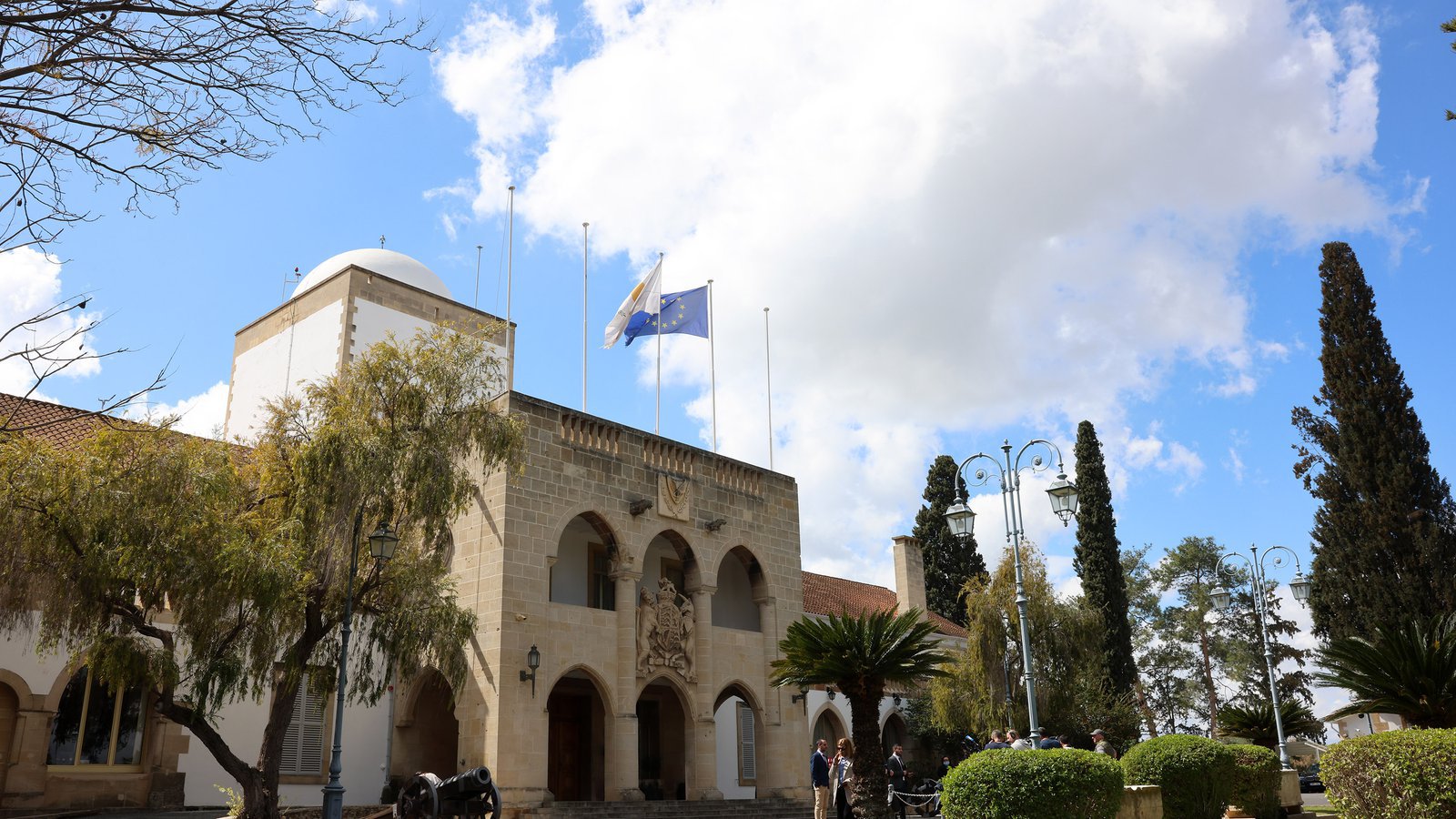 &Sigma;&upsilon;&nu;&omicron;&mu;&iota;&lambda;ί&epsilon;&sigmaf; &Pi;&rho;&omicron;έ&delta;&rho;&omega;&nu; &Kappa;ύ&pi;&rho;&omicron;&upsilon;-&Mu;&alpha;&upsilon;&rho;&omicron;&beta;&omicron;&upsilon;&nu;ί&omicron;&upsilon; &sigma;ή&mu;&epsilon;&rho;&alpha; &sigma;&tau;&eta; &Lambda;&epsilon;&upsilon;&kappa;&omega;&sigma;ί&alpha; - &Sigma;&tau;&eta;&nu; &alpha;&tau;&zeta;έ&nu;&tau;&alpha; &omicron;&iota; &pi;&rho;&omicron;&omicron;&pi;&tau;&iota;&kappa;έ&sigmaf; &epsilon;&mu;&beta;ά&theta;&upsilon;&nu;&sigma;&eta;&sigmaf; &tau;&eta;&sigmaf; &omicron;&iota;&kappa;&omicron;&nu;&omicron;&mu;&iota;&kappa;ή&sigmaf; &sigma;&upsilon;&nu;&epsilon;&rho;&gamma;&alpha;&sigma;ί&alpha;&sigmaf;