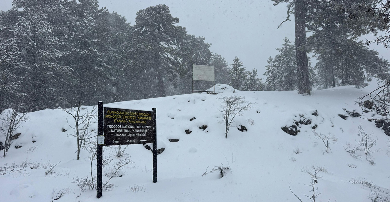 Το χιόνι «έκλεισε» 15 μονοπάτια της φύσης – Πυροσβεστικά οχήματα ανέλαβαν ρόλο εκχιονιστικών