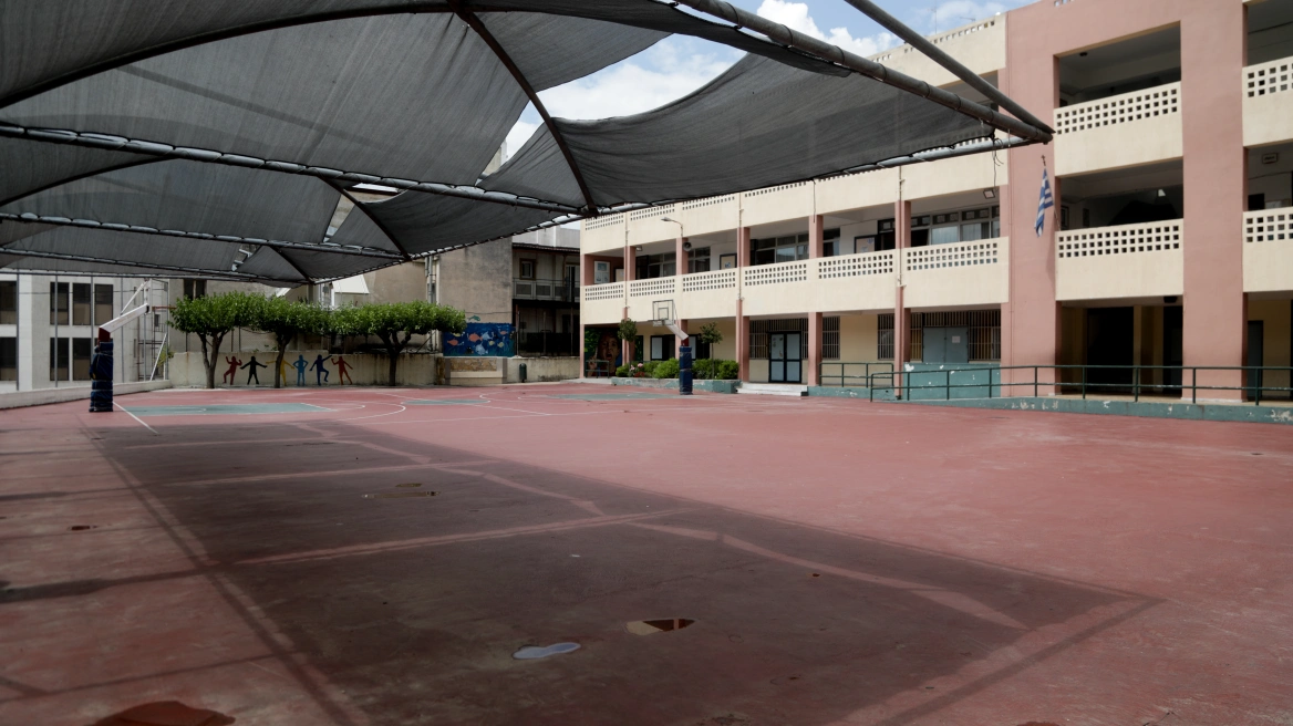 &Alpha;&nu;&alpha;&sigma;&tau;ά&tau;&omega;&sigma;&eta; &sigma;&epsilon; &sigma;&chi;&omicron;&lambda;&epsilon;ί&omicron; &sigma;&tau;&omicron;&upsilon; &Rho;έ&nu;&tau;&eta;: 85&chi;&rho;&omicron;&nu;&omicron;&sigmaf; &alpha;&pi;&epsilon;ί&lambda;&eta;&sigma;&epsilon; &mu;&epsilon; &alpha;&epsilon;&rho;&omicron;&beta;ό&lambda;&omicron; &mu;&alpha;&theta;&eta;&tau;έ&sigmaf; &epsilon;&pi;&epsilon;&iota;&delta;ή &tau;&omicron;&nu; &epsilon;&nu;&omicron;&chi;&lambda;&omicron;ύ&sigma;&alpha;&nu;