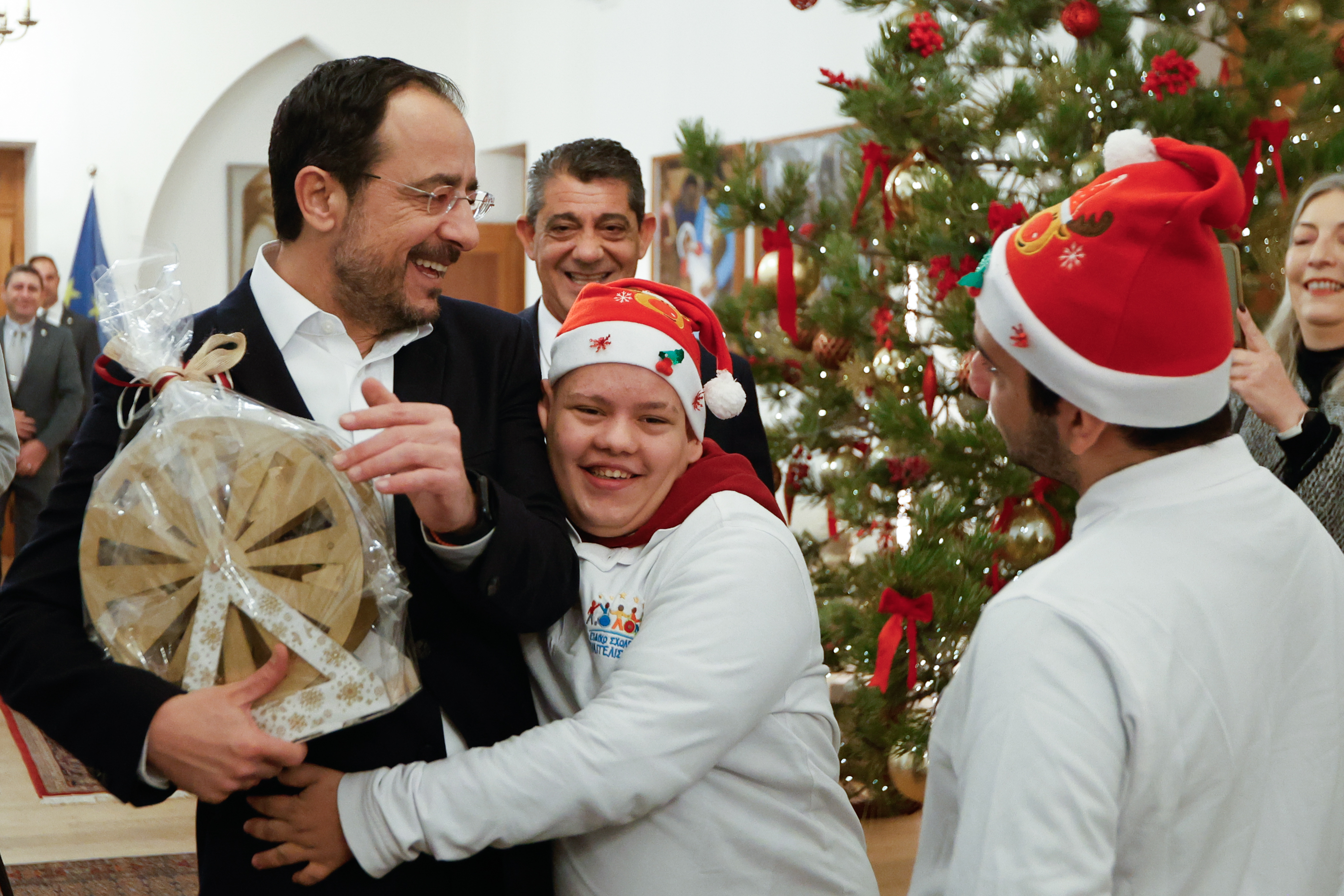 Με οικογενειακή φωτογραφία οι Χριστουγεννιάτικες ευχές του Προέδρου Χριστοδουλίδη Με οικογενειακή φωτογραφία οι Χριστουγεννιάτικες ευχές του Προέδρου Χριστοδουλίδη