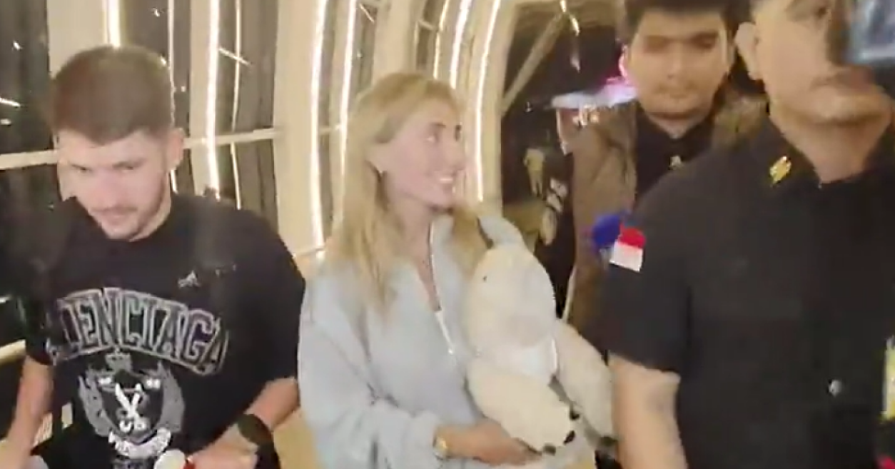 VIDEO: H Bonnie Blue συνελήφθη με 17 άντρες στο Μπαλί και… τη γλίτωσε με πρόστιμο €10