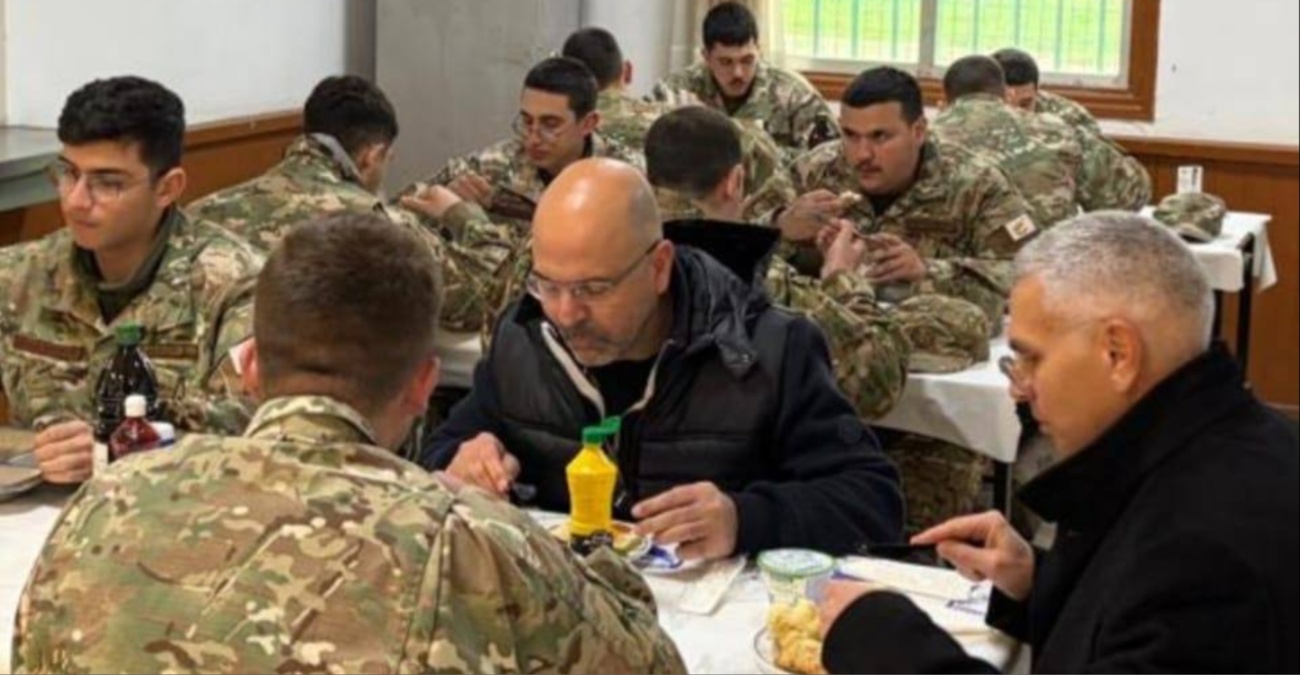 &laquo;Έ&phi;&omicron;&delta;&omicron;&sigmaf;&raquo; &tau;&omicron;&upsilon; &Gamma;&epsilon;&nu;&iota;&kappa;&omicron;ύ &Epsilon;&lambda;&epsilon;&gamma;&kappa;&tau;ή &sigma;&epsilon; &sigma;&tau;&rho;&alpha;&tau;ό&pi;&epsilon;&delta;&alpha;: &Sigma;&tau;&omicron; &mu;&iota;&kappa;&rho;&omicron;&sigma;&kappa;ό&pi;&iota;&omicron; &tau;&omicron; &phi;&alpha;&gamma;&eta;&tau;ό &tau;&omega;&nu; &phi;&alpha;&nu;&tau;ά&rho;&omega;&nu; &ndash; &Delta;&epsilon;ί&tau;&epsilon; &phi;&omega;&tau;&omicron;&gamma;&rho;&alpha;&phi;ί&epsilon;&sigmaf;