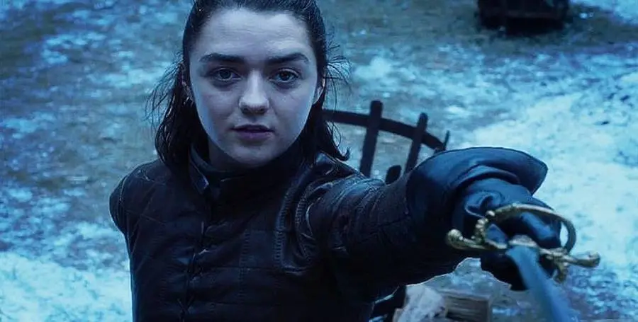 Η Μέισι Γουίλιαμς από το «Game of Thrones» κολύμπησε γυμνή σε θάλασσα στη Σαρδηνία – Δείτε φωτογραφίες