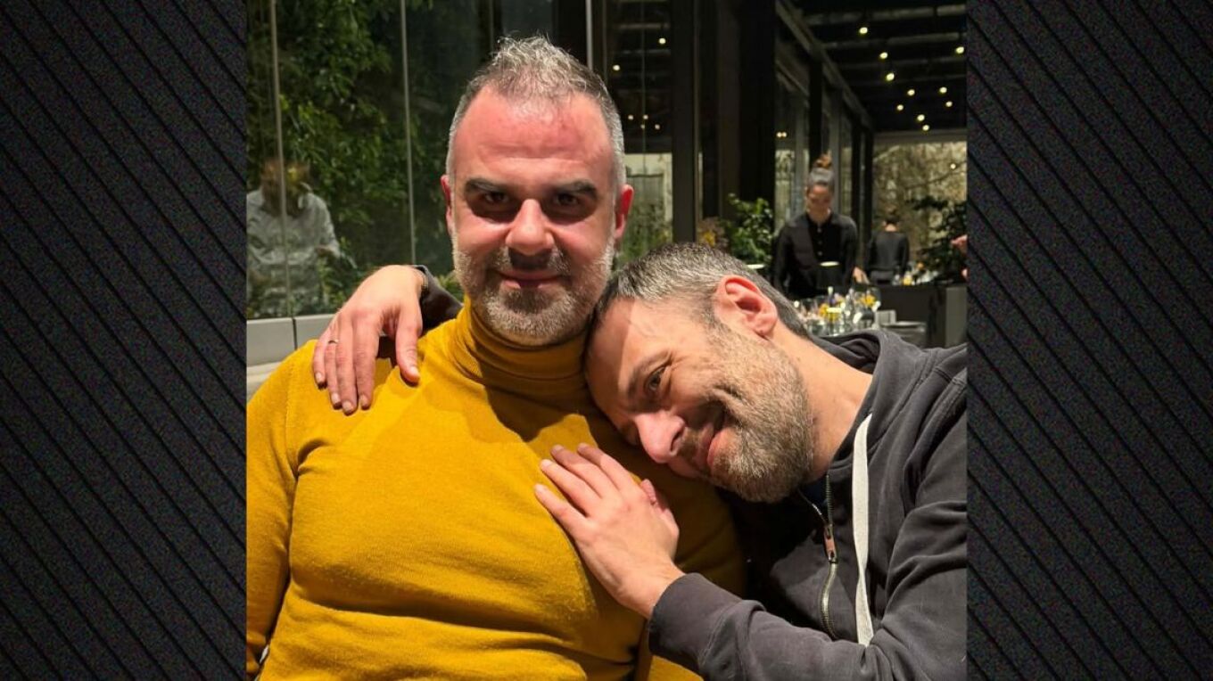 &Gamma;&nu;&omega;&sigma;&tau;ό&sigmaf; &sigma;&upsilon;&gamma;&gamma;&rho;&alpha;&phi;έ&alpha;&sigmaf; &pi;&omicron;&zeta;ά&rho;&epsilon;&iota; &sigma;&tau;&omicron; &pi;&lambda;&epsilon;&upsilon;&rho;ό &tau;&omicron;&upsilon; &sigma;&upsilon;&zeta;ύ&gamma;&omicron;&upsilon; &tau;&omicron;&upsilon; - &laquo;&Pi;&omicron;&iota;&omicron;&sigmaf; &kappa;ό&sigma;&mu;&omicron;&sigmaf;; &Tau;&omicron; &sigma;ύ&mu;&pi;&alpha;&nu; &mu;&omicron;&upsilon; &epsilon;ί&sigma;&alpha;&iota;&raquo;