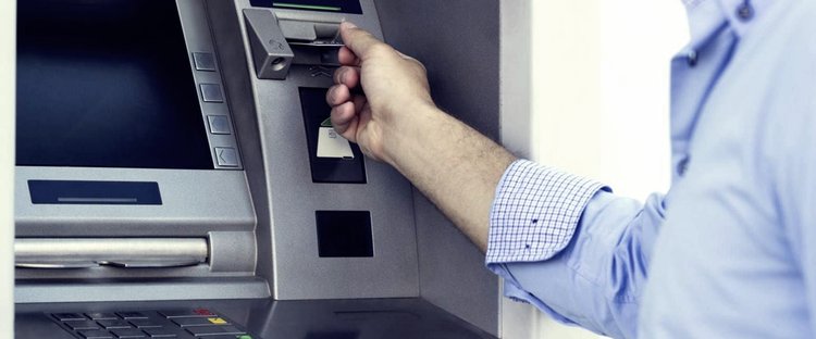 Ένα ΑΤΜ σε κάθε κοινότητα ζητά η Βουλή