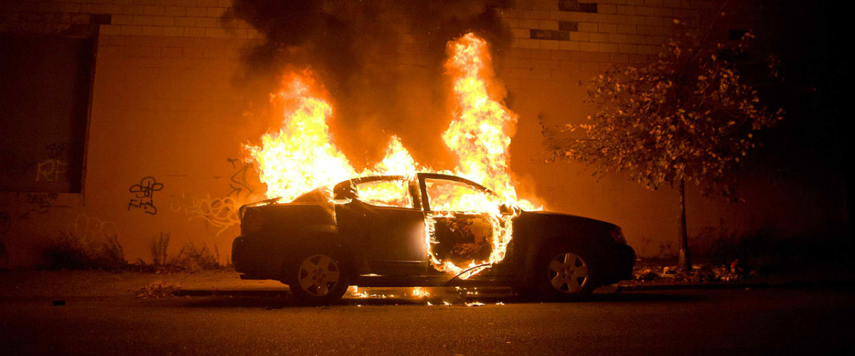 Τυλίχτηκε στις φλόγες όχημα 43χρονου έξω από το σπίτι του