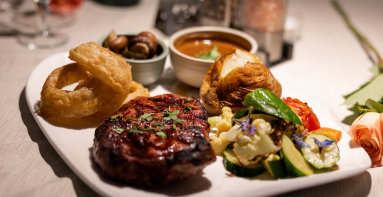 &Tau;&omicron; &laquo;&kappa;&rho;&upsilon;&mu;&mu;έ&nu;&omicron;&raquo; &epsilon;&sigma;&tau;&iota;&alpha;&tau;ό&rho;&iota;&omicron; &lambda;ί&gamma;&omicron; έ&xi;&omega; &alpha;&pi;ό &tau;&eta;&nu; &pi;ό&lambda;&eta; &ndash; &Epsilon;&kappa;&lambda;&epsilon;&kappa;&tau;ά steaks &kappa;&alpha;&iota; ό&chi;&iota; &mu;ό&nu;&omicron;