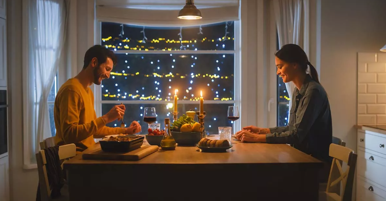 Τι ώρα να τρώμε βραδινό το χειμώνα; Ιδού η απάντηση