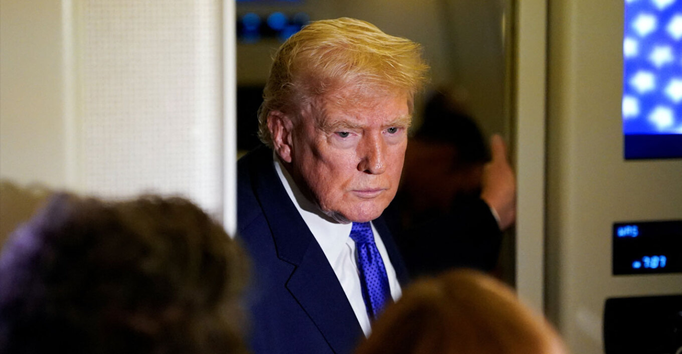 Ντόναλντ Τραμπ: Άφησε ανοιχτό το ενδεχόμενο για ένα περιορισμένο πλήγμα στο Ιράν - «Το σκέφτομαι»