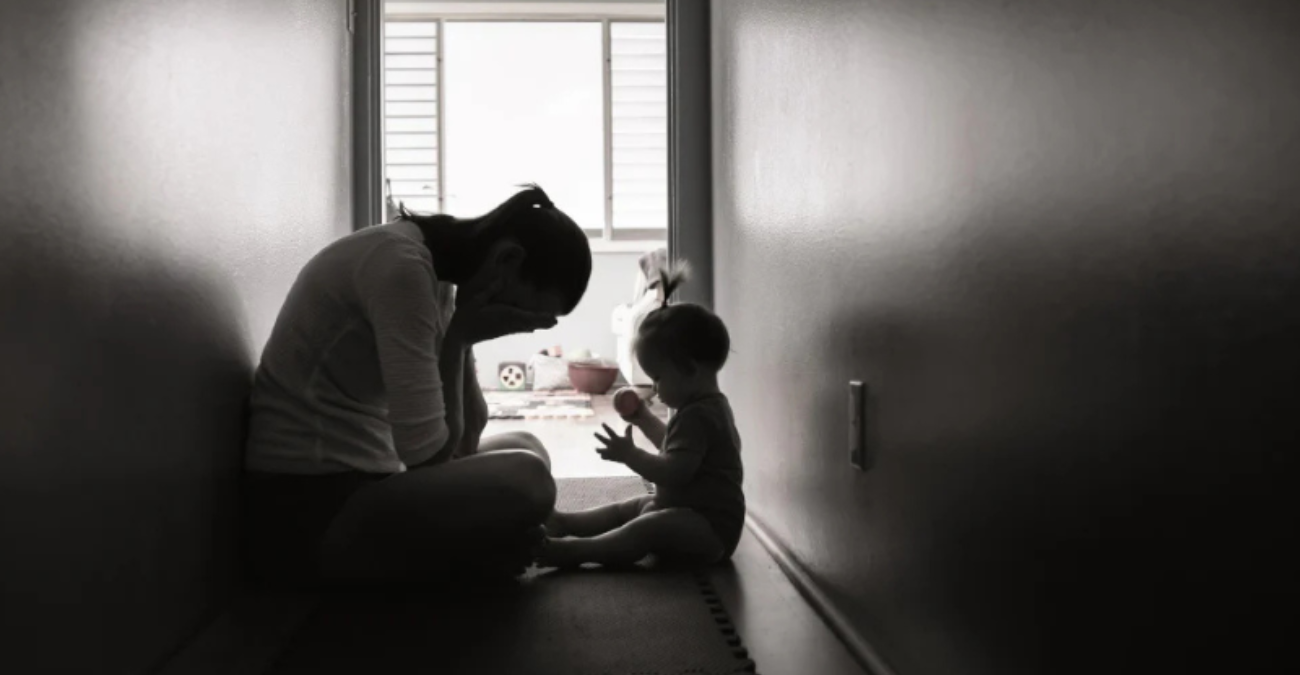 &Tau;&eta;&sigmaf; &alpha;&rho;&nu;ή&theta;&eta;&kappa;&alpha;&nu; &epsilon;&rho;&gamma;&alpha;&sigma;ί&alpha; &epsilon;&pi;&epsilon;&iota;&delta;ή &epsilon;ί&nu;&alpha;&iota; &mu;ά&nu;&alpha;: &laquo;Έ&chi;&epsilon;&iota;&sigmaf; &tau;&rho;ί&alpha; &pi;&alpha;&iota;&delta;&iota;ά, &delta;&epsilon;&nu; &mu;&alpha;&sigmaf; &kappa;ά&nu;&epsilon;&iota;&sigmaf;&raquo; &ndash; &Eta; &alpha;&nu;ά&rho;&tau;&eta;&sigma;&eta; &Kappa;ύ&pi;&rho;&iota;&alpha;&sigmaf; &pi;&omicron;&upsilon; &epsilon;&xi;ό&rho;&gamma;&iota;&sigma;&epsilon; &tau;&omicron; &delta;&iota;&alpha;&delta;ί&kappa;&tau;&upsilon;&omicron;