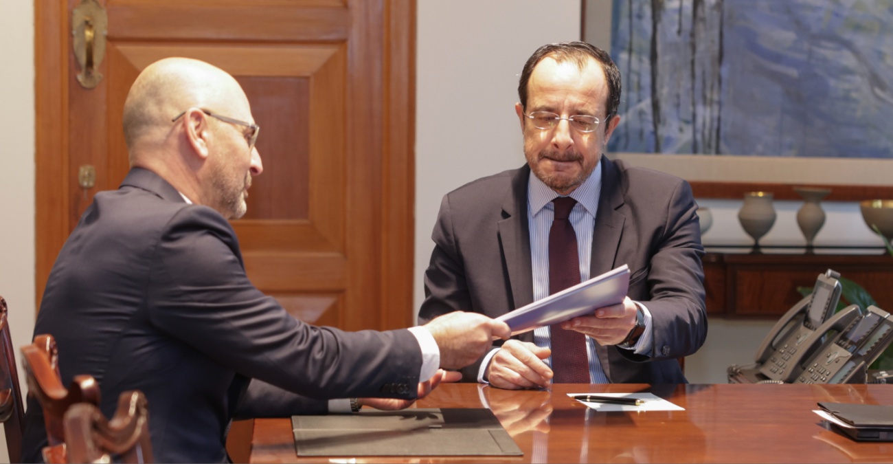 &Sigma;&tau;&alpha; &chi;έ&rho;&iota;&alpha; &tau;&omicron;&upsilon; &Pi;&tau;&Delta; &eta; έ&kappa;&theta;&epsilon;&sigma;&eta; &tau;&eta;&sigmaf; &Epsilon;&lambda;&epsilon;&gamma;&kappa;&tau;&iota;&kappa;ή&sigmaf; - &laquo;&Sigma;&tau;ό&chi;&omicron;&sigmaf; &nu;&alpha; &epsilon;&nu;&iota;&sigma;&chi;ύ&omicron;&upsilon;&mu;&epsilon; &tau;&omicron; &delta;ί&chi;&tau;&upsilon; &pi;&rho;&omicron;&sigma;&tau;&alpha;&sigma;ί&alpha;&sigmaf; &sigma;&tau;&iota;&sigmaf; &alpha;&pi;&omicron;&phi;ά&sigma;&epsilon;&iota;&sigmaf; &tau;&omicron;&upsilon; &Delta;&eta;&mu;&omicron;&sigma;ί&omicron;&upsilon;&raquo;