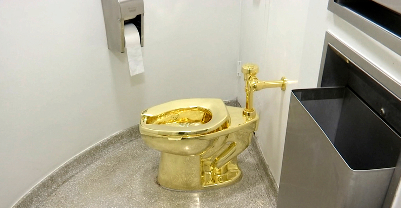 Χρυσή τουαλέτα με όνομα «Αμερική» πουλήθηκε για 12 εκατ. δολάρια