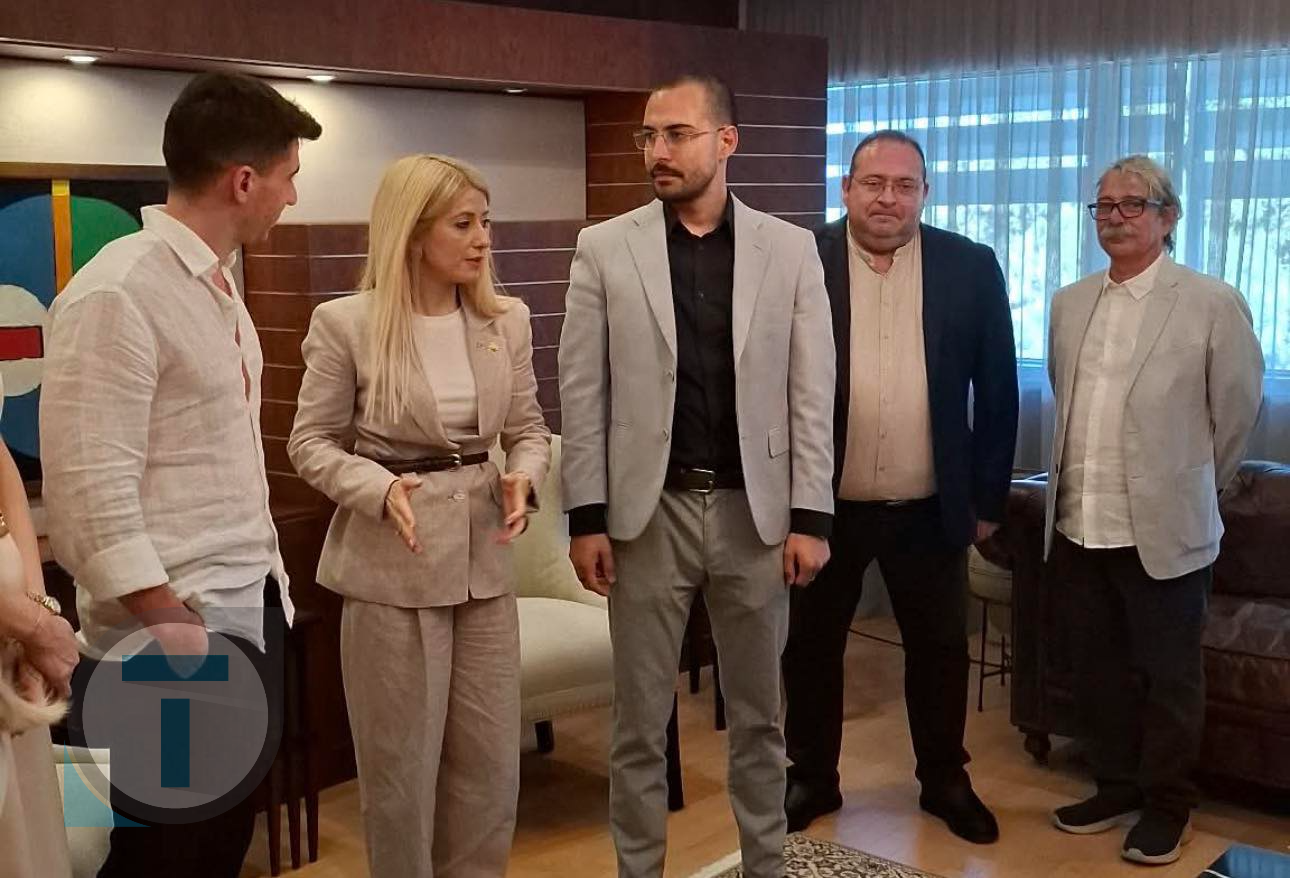 &Pi;ώ&sigmaf; &eta; &Alpha;&nu;&nu;ί&tau;&alpha; &epsilon;&xi;&alpha;&sigma;&phi;ά&lambda;&iota;&sigma;&epsilon; &tau;&eta; &sigma;&tau;ή&rho;&iota;&xi;&eta; &tau;&eta;&sigmaf; Ά&mu;&epsilon;&sigma;&eta;&sigmaf; &Delta;&eta;&mu;&omicron;&kappa;&rho;&alpha;&tau;ί&alpha;&sigmaf;: &Omicron;&iota; &tau;&rho;&epsilon;&iota;&sigmaf; &pi;&omicron;&lambda;&iota;&tau;&iota;&kappa;έ&sigmaf; - &Delta;&epsilon;ί&tau;&epsilon; &beta;ί&nu;&tau;&epsilon;&omicron;