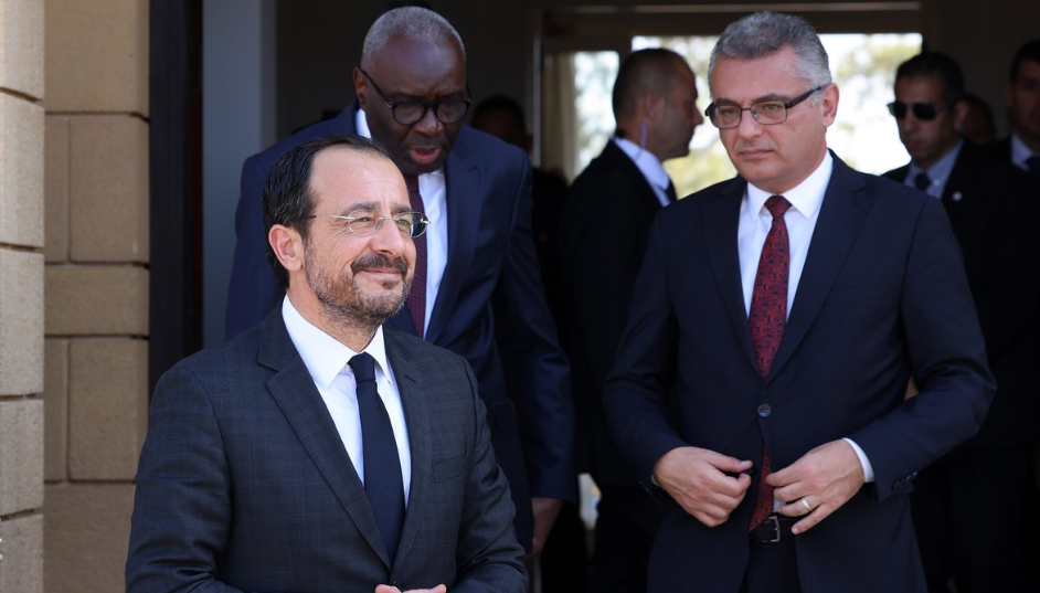&Kappa;&upsilon;&pi;&rho;&iota;&alpha;&kappa;ό: &Tau;&alpha; &laquo;&alpha;&gamma;&kappa;ά&theta;&iota;&alpha;&raquo; &pi;&omicron;&upsilon; &theta;&alpha; &kappa;&rho;ί&nu;&omicron;&upsilon;&nu; &tau;&iota;&sigmaf; &epsilon;&xi;&epsilon;&lambda;ί&xi;&epsilon;&iota;&sigmaf; &kappa;&alpha;&iota; &omicron;&iota; &delta;&iota;&alpha;&phi;&omega;&nu;ί&epsilon;&sigmaf; &pi;&rho;&iota;&nu; &alpha;&pi;ό &tau;&eta;&nu; &kappa;&rho;ί&sigma;&iota;&mu;&eta; &sigma;&upsilon;&nu;ά&nu;&tau;&eta;&sigma;&eta;
