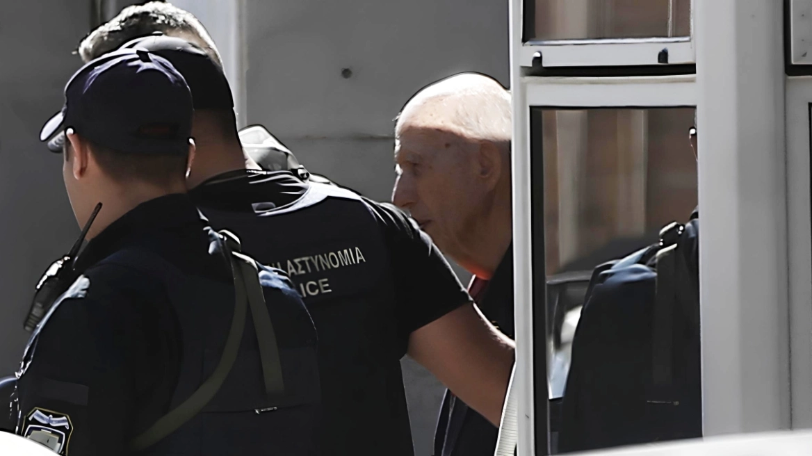 &Sigma;&tau;&eta;&nu; &Epsilon;&upsilon;&epsilon;&lambda;&pi;ί&delta;&omega;&nu; &gamma;&iota;&alpha; &tau;&eta;&nu; &alpha;&pi;&omicron;&lambda;&omicron;&gamma;ί&alpha; &tau;&omicron;&upsilon; &omicron; 89&chi;&rho;&omicron;&nu;&omicron;&sigmaf; &pi;&iota;&sigma;&tau;&omicron;&lambda;έ&rho;&omicron;: &Kappa;&alpha;&tau;&eta;&gamma;&omicron;&rho;&epsilon;ί&tau;&alpha;&iota; &gamma;&iota;&alpha; &tau;&rho;ί&alpha; &kappa;&alpha;&kappa;&omicron;&upsilon;&rho;&gamma;ή&mu;&alpha;&tau;&alpha; &kappa;&alpha;&iota; έ&xi;&iota; &pi;&lambda;&eta;&mu;&mu;&epsilon;&lambda;ή&mu;&alpha;&tau;&alpha;