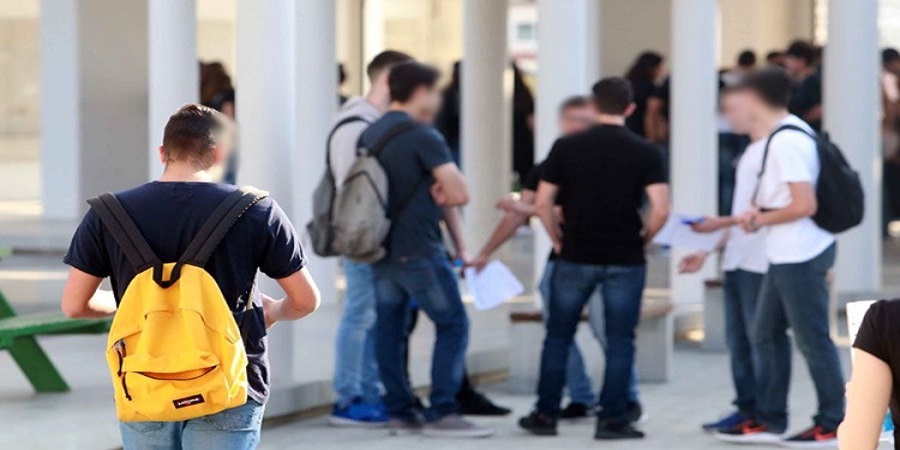 Ανοίγει η πύλη eΔΕΑ: Όλα όσα πρέπει να γνωρίζετε για τις εγγραφές σε Γυμνάσια και Λύκεια