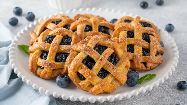 Εορτολόγιο: Σε ποιους λέμε χρόνια πολλά σήμερα, Δευτέρα 20 Απριλίου