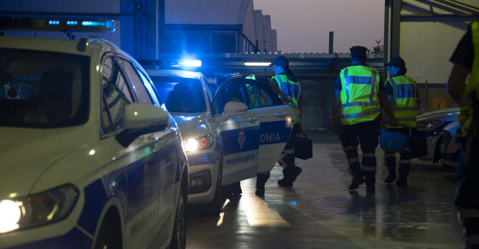 Μπαράζ συλλήψεων με συνδρομή της ΜΜΑΔ στη Λάρνακα Μπαράζ συλλήψεων με συνδρομή της ΜΜΑΔ στη Λάρνακα