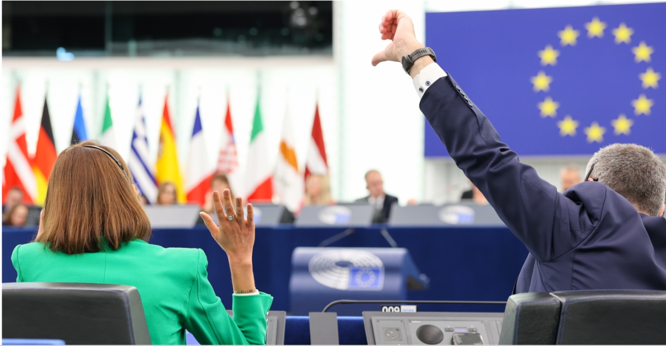 Έ&rho;&chi;&omicron;&nu;&tau;&alpha;&iota; &phi;&theta;&eta;&nu;ό&tau;&epsilon;&rho;&alpha; &sigma;&pi;ί&tau;&iota;&alpha;: &Eta; &iota;&sigma;&tau;&omicron;&rho;&iota;&kappa;ή &alpha;&pi;ό&phi;&alpha;&sigma;&eta; &tau;&eta;&sigmaf; &Epsilon;&Epsilon; &pi;&omicron;&upsilon; &alpha;&lambda;&lambda;ά&zeta;&epsilon;&iota; &tau;&alpha; &pi;ά&nu;&tau;&alpha; &sigma;&tau;&alpha; &alpha;&kappa;ί&nu;&eta;&tau;&alpha;