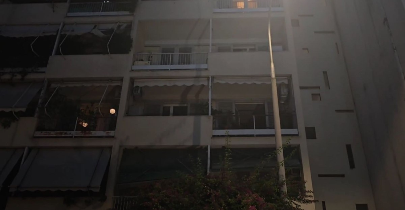 Γυναίκα γέννησε μόνη της στο διαμέρισμα και εντοπίστηκε νεκρή με το νεογνό Γυναίκα γέννησε μόνη της στο διαμέρισμα και εντοπίστηκε νεκρή με το νεογνό