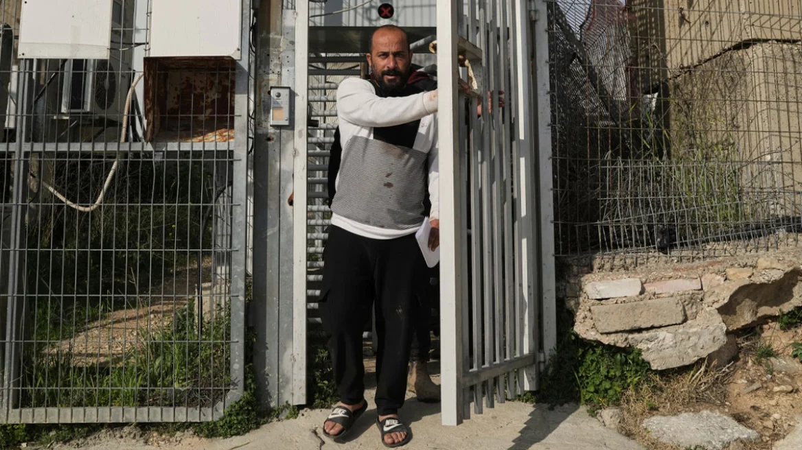 Ελεύθερος ο βραβευμένος με Όσκαρ Παλαιστίνιος σκηνοθέτης που συνελήφθη στη Δυτική Όχθη - «Με χτύπησαν σε όλο μου το σώμα»