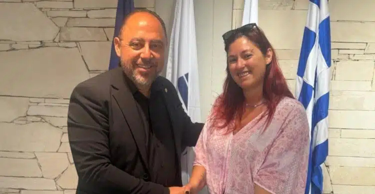 &Alpha;&pi;ί&sigma;&tau;&epsilon;&upsilon;&tau;&omicron;: &Tau;&omicron;&upsilon;&rho;ί&sigma;&tau;&rho;&iota;&alpha; έ&kappa;&alpha;&nu;&epsilon; &tau;&alpha;&tau;&omicron;&upsilon;ά&zeta; &tau;&omicron; &lambda;&omicron;&gamma;ό&tau;&upsilon;&pi;&omicron; &Delta;ή&mu;&omicron;&upsilon; &sigma;&tau;&omicron;&nu; &kappa;&alpha;&rho;&pi;ό &tau;&eta;&sigmaf; - &Omicron; &lambda;ό&gamma;&omicron;&sigmaf; &theta;&alpha; &sigma;&epsilon; &epsilon;&kappa;&pi;&lambda;ή&xi;&epsilon;&iota; - &Phi;&omega;&tau;&omicron;&gamma;&rho;&alpha;&phi;ί&alpha;