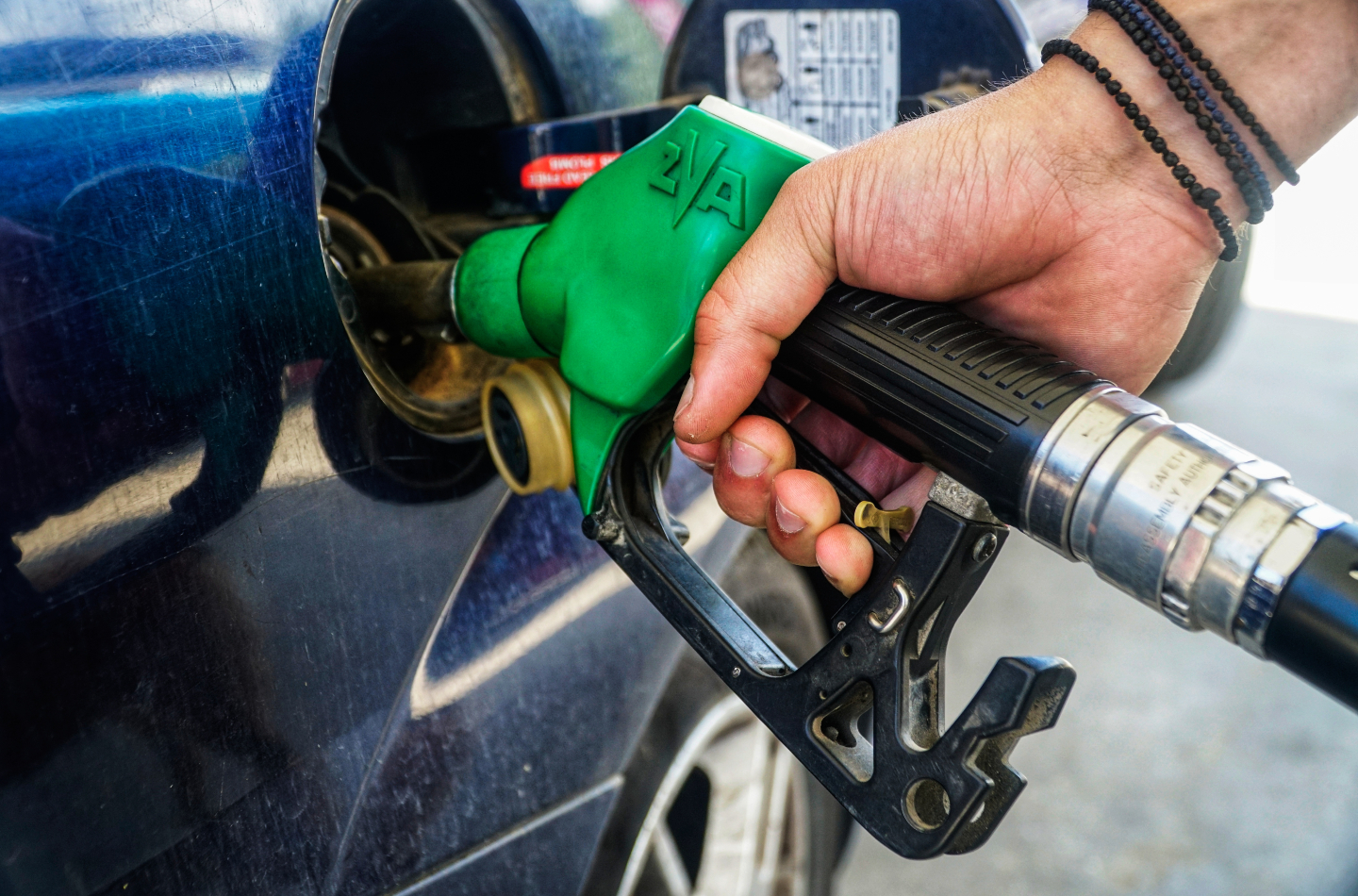 Η ώρα της ημέρας που είναι καλύτερο να γεμίζουμε βενζίνη