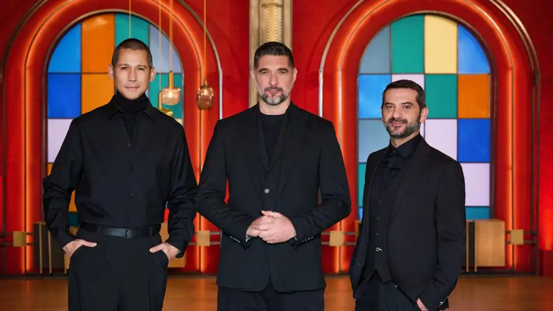 MasterChef &ndash; &Nu;&tau;έ&rho;&mu;&pi;&iota; &sigma;&tau;&eta;&nu; &kappa;ό&kappa;&kappa;&iota;&nu;&eta; &mu;&pi;&rho;&iota;&gamma;ά&delta;&alpha;: &Sigma;&tau;&omicron; &nu;ή&mu;&alpha; &kappa;&rho;ί&theta;&eta;&kappa;&epsilon; &eta; &delta;&epsilon;ύ&tau;&epsilon;&rho;&eta; &mu;&alpha;ύ&rho;&eta; &pi;&omicron;&delta;&iota;ά - &Delta;&epsilon;ί&tau;&epsilon; &beta;ί&nu;&tau;&epsilon;&omicron;