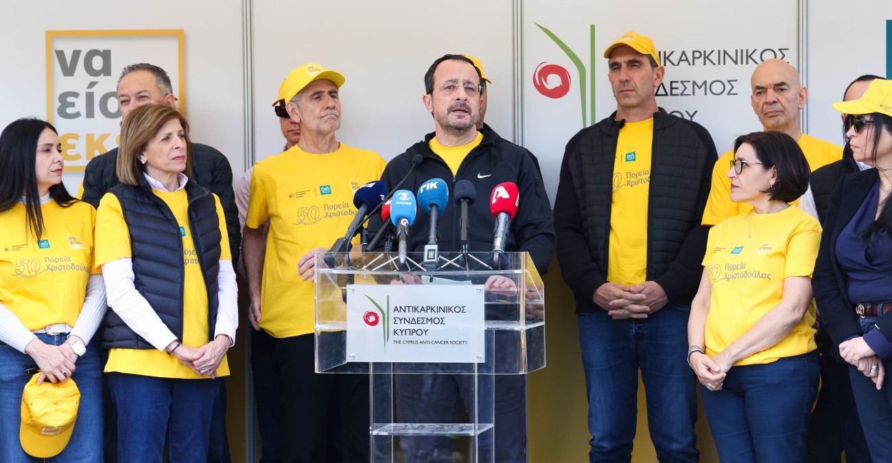 Πρόεδρος Χριστοδουλίδης: Έβαλε τα αθλητικά του και συμμετείχε στην πορεία Χριστοδούλας – Μαζί του Ιωάννου και Βαφεάδης - Δείτε φωτογραφίε class=