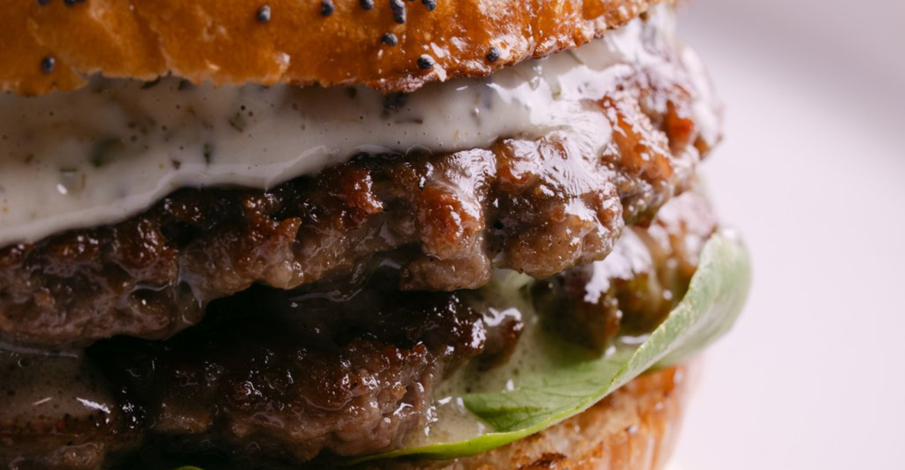 Ξεχάστε όσα ξέρατε για τα burger: Το νέο spot που κάνει πάταγο στην Κένεντι - Δείτε φωτογραφίες