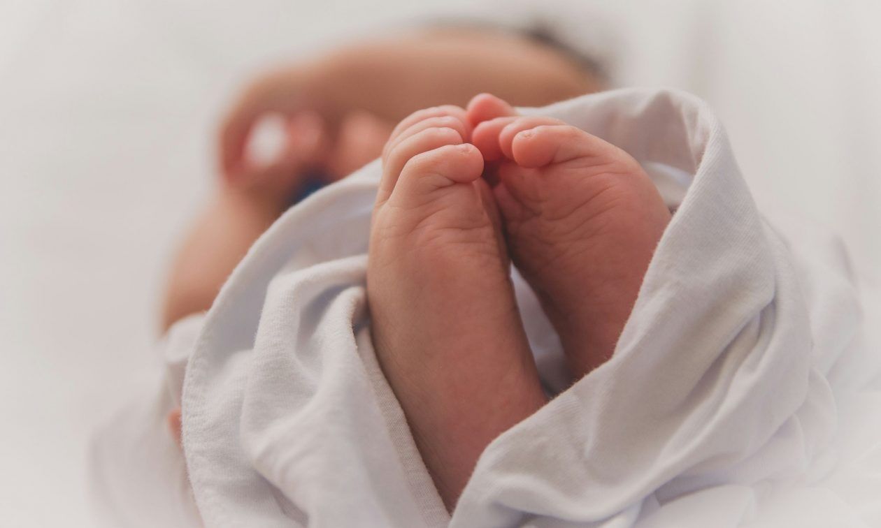 Μητέρα συνελήφθη για τον αποκεφαλισμό του 5 ημερών βρέφους της