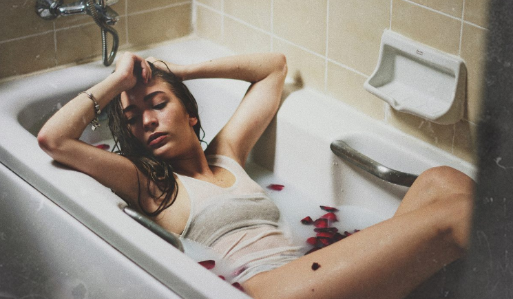 &Tau;&rho;ί&alpha; &pi;&rho;ά&gamma;&mu;&alpha;&tau;&alpha; &pi;&omicron;&upsilon; &kappa;&alpha;&mu;&iota;ά &gamma;&upsilon;&nu;&alpha;ί&kappa;&alpha; &delta;&epsilon;&nu; &pi;&rho;έ&pi;&epsilon;&iota; &nu;&alpha; &kappa;ά&nu;&epsilon;&iota; &mu;&epsilon;&tau;ά &tau;&omicron; &sigma;&epsilon;&xi;