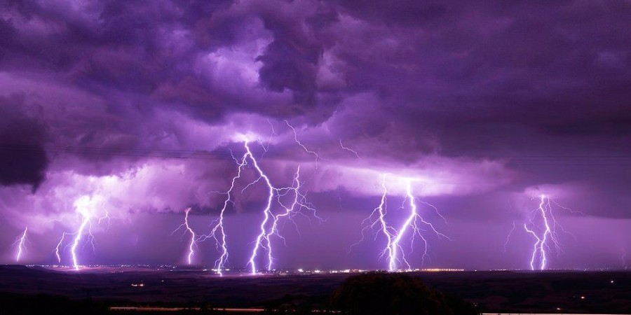 Καιρός: Καταιγίδες, ισχυρούς ανέμους και χαλάζι επιφυλάσσει η αποψινή βραδιά - Η πρόβλεψη μέχρι και την Παρασκευή