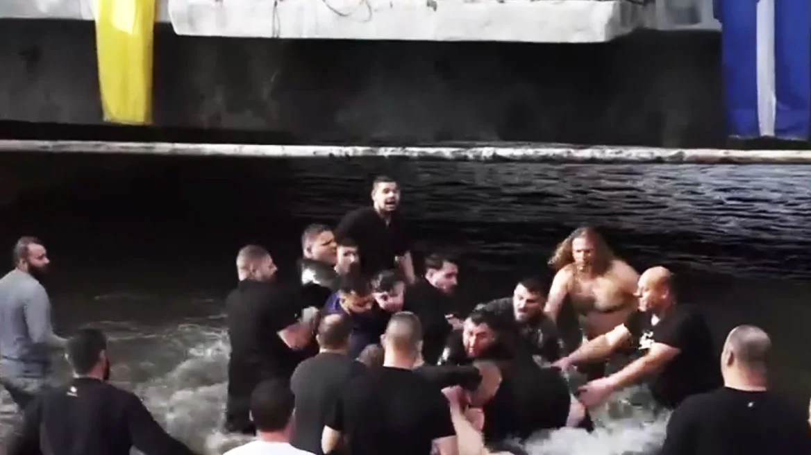 &Pi;&alpha;&rho;&alpha;&tau;&rho;ά&gamma;&omicron;&upsilon;&delta;&alpha; &sigma;&tau;&eta;&nu; &Epsilon;&lambda;&lambda;ά&delta;&alpha;: &Pi;&iota;&sigma;&tau;&omicron;ί &pi;&iota;ά&sigma;&tau;&eta;&kappa;&alpha;&nu; &sigma;&tau;&alpha; &chi;έ&rho;&iota;&alpha; &gamma;&iota;&alpha; &tau;&omicron;&nu; &Tau;ί&mu;&iota;&omicron; &Sigma;&tau;&alpha;&upsilon;&rho;ό &nbsp;- &Delta;&epsilon;ί&tau;&epsilon; &beta;ί&nu;&tau;&epsilon;&omicron;