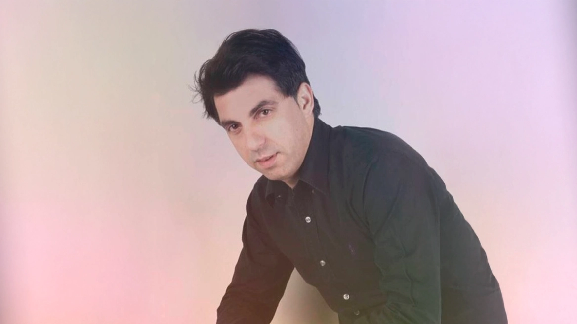 &Pi;&rho;&omicron;&sigma;ή&chi;&theta;&eta; έ&nu;&alpha;&sigmaf; ύ&pi;&omicron;&pi;&tau;&omicron;&sigmaf; &gamma;&iota;&alpha; &tau;&eta; &delta;&omicron;&lambda;&omicron;&phi;&omicron;&nu;ί&alpha; &tau;&omicron;&upsilon; 51&chi;&rho;&omicron;&nu;&omicron;&upsilon; &tau;&rho;&alpha;&gamma;&omicron;&upsilon;&delta;&iota;&sigma;&tau;ή &sigma;&tau;&eta;&nu; &Epsilon;&lambda;&lambda;ά&delta;&alpha; - &Tau;&omicron; &theta;ύ&mu;&alpha; &epsilon;ί&chi;&epsilon; &rho;&alpha;&nu;&tau;&epsilon;&beta;&omicron;ύ &mu;&epsilon; &gamma;&upsilon;&nu;&alpha;ί&kappa;&alpha;