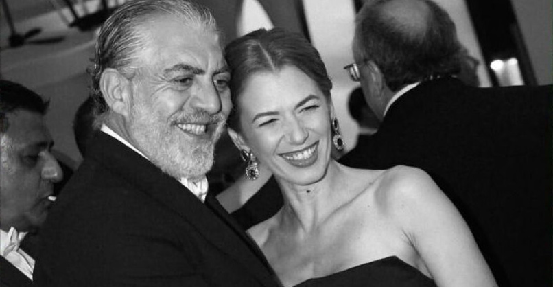 &Eta; &delta;&eta;&mu;ό&sigma;&iota;&alpha; &epsilon;&rho;&omega;&tau;&iota;&kappa;ή &epsilon;&xi;&omicron;&mu;&omicron;&lambda;ό&gamma;&eta;&sigma;&eta; &tau;&eta;&sigmaf; &sigma;&upsilon;&zeta;ύ&gamma;&omicron;&upsilon; &tau;&omicron;&upsilon; &Kappa;&omicron;ύ&lambda;&lambda;&eta; &Nu;&iota;&kappa;&omicron;&lambda;ά&omicron;&upsilon;: &Sigma;&epsilon; &alpha;&gamma;&alpha;&pi;ώ &gamma;&iota;&alpha; &tau;&omicron;&nu; &tau;&rho;ό&pi;&omicron; &pi;&omicron;&upsilon; &mu;&epsilon; &kappa;ά&nu;&epsilon;&iota;&sigmaf; &nu;&alpha; &nu;&iota;ώ&theta;&omega; &kappa;&alpha;&iota; &gamma;&iota;&alpha; ό&lambda;&alpha; ό&sigma;&alpha; &epsilon;ί&mu;&alpha;&sigma;&tau;&epsilon; &mu;&alpha;&zeta;ί