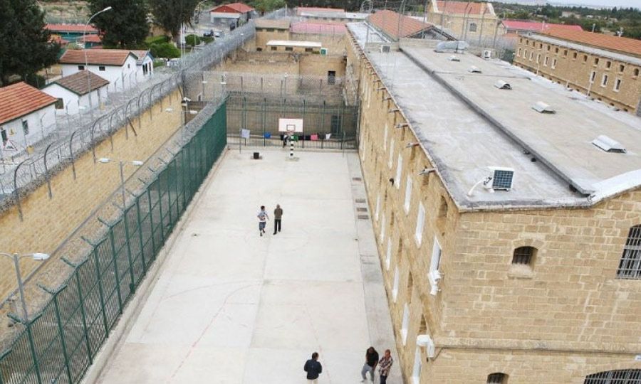 Λετυμπιώτης: Τέλος τα κινητά στις φυλακές