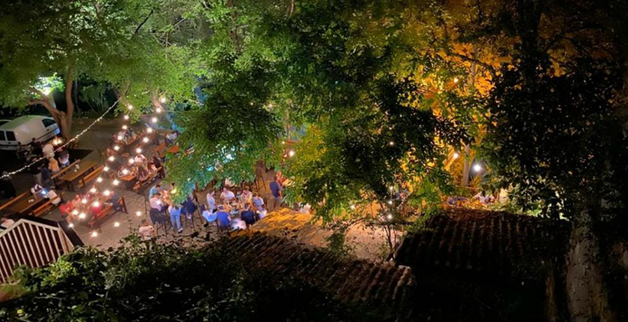 Κατεβάζει ρολά γνωστό cafe-bar στην Κακοπετριά – «Δυστυχώς, η ζωή έχει τους δικούς της ρυθμούς…»