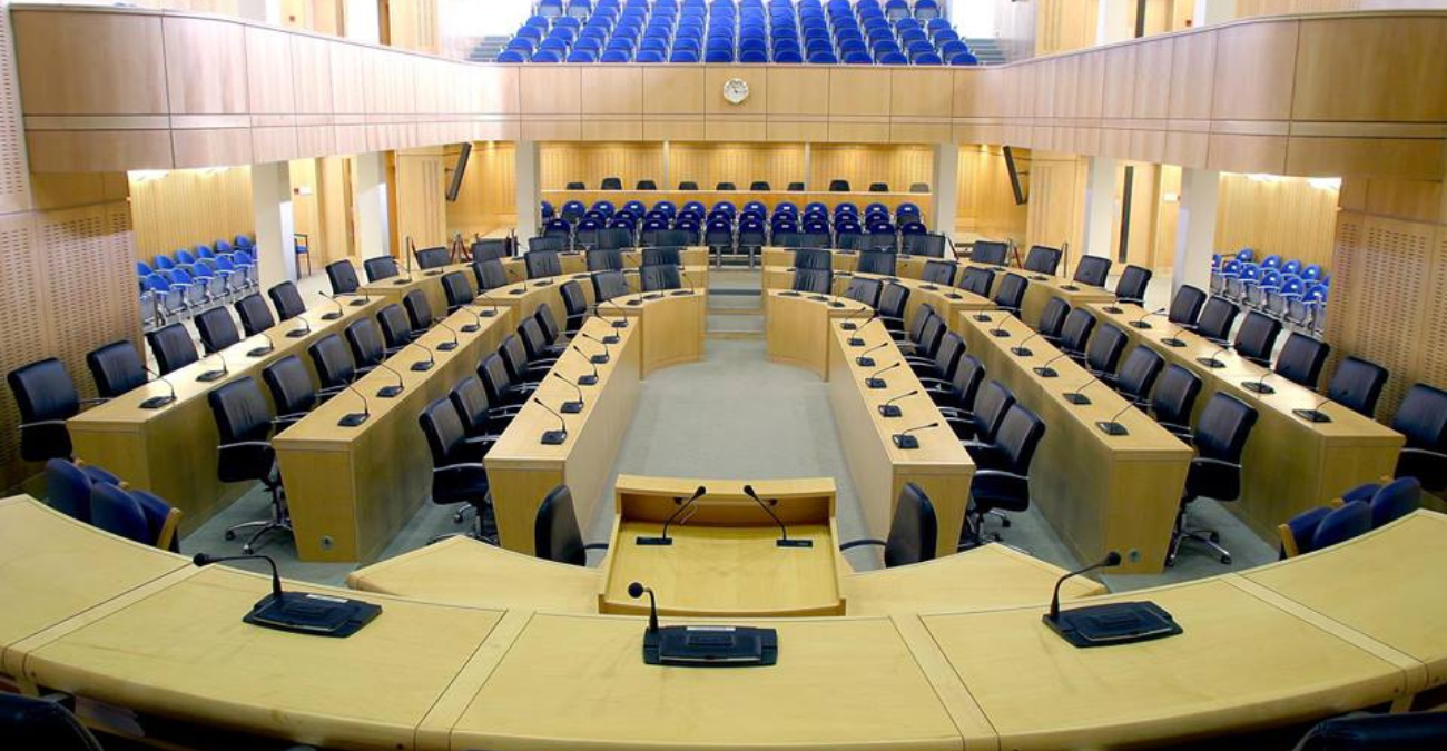 &Nu;έ&omicron;&sigmaf; &chi;ά&rho;&tau;&eta;&sigmaf; &iota;&sigma;&chi;ύ&omicron;&sigmaf; &sigma;&tau;&eta; &Beta;&omicron;&upsilon;&lambda;ή: &Omicron;&iota; &Pi;&rho;&omicron;&epsilon;&delta;&rho;ί&epsilon;&sigmaf; &mu;&omicron;&iota;&rho;ά&sigma;&tau;&eta;&kappa;&alpha;&nu;, &tau;&alpha; &pi;&omicron;&lambda;&iota;&tau;&iota;&kappa;ά &mu;&eta;&nu;ύ&mu;&alpha;&tau;&alpha; &pi;&alpha;&rho;&alpha;&mu;έ&nu;&omicron;&upsilon;&nu;