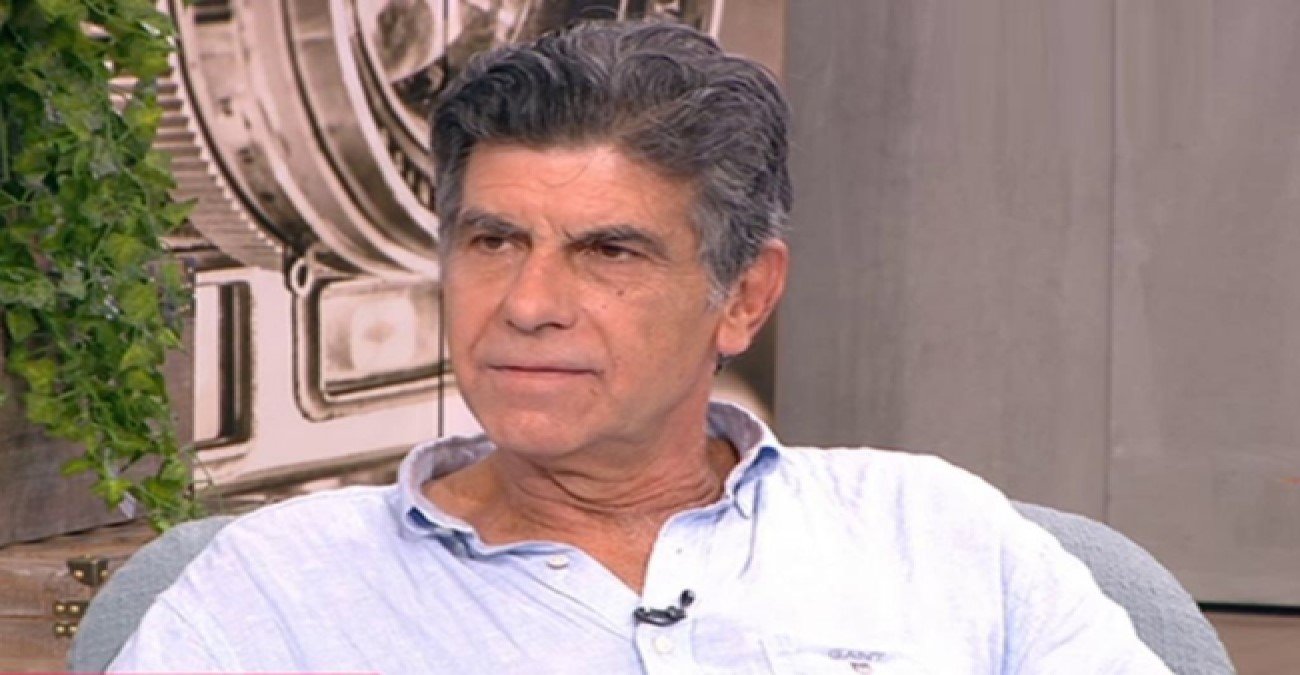 Γιάννης Μπέζος: Δεν πατάς ένα κουμπί και γίνεσαι απελευθερωμένος, είμαι μεγαλωμένος με στερεότυπα που προσπαθώ να ξεπεράσω