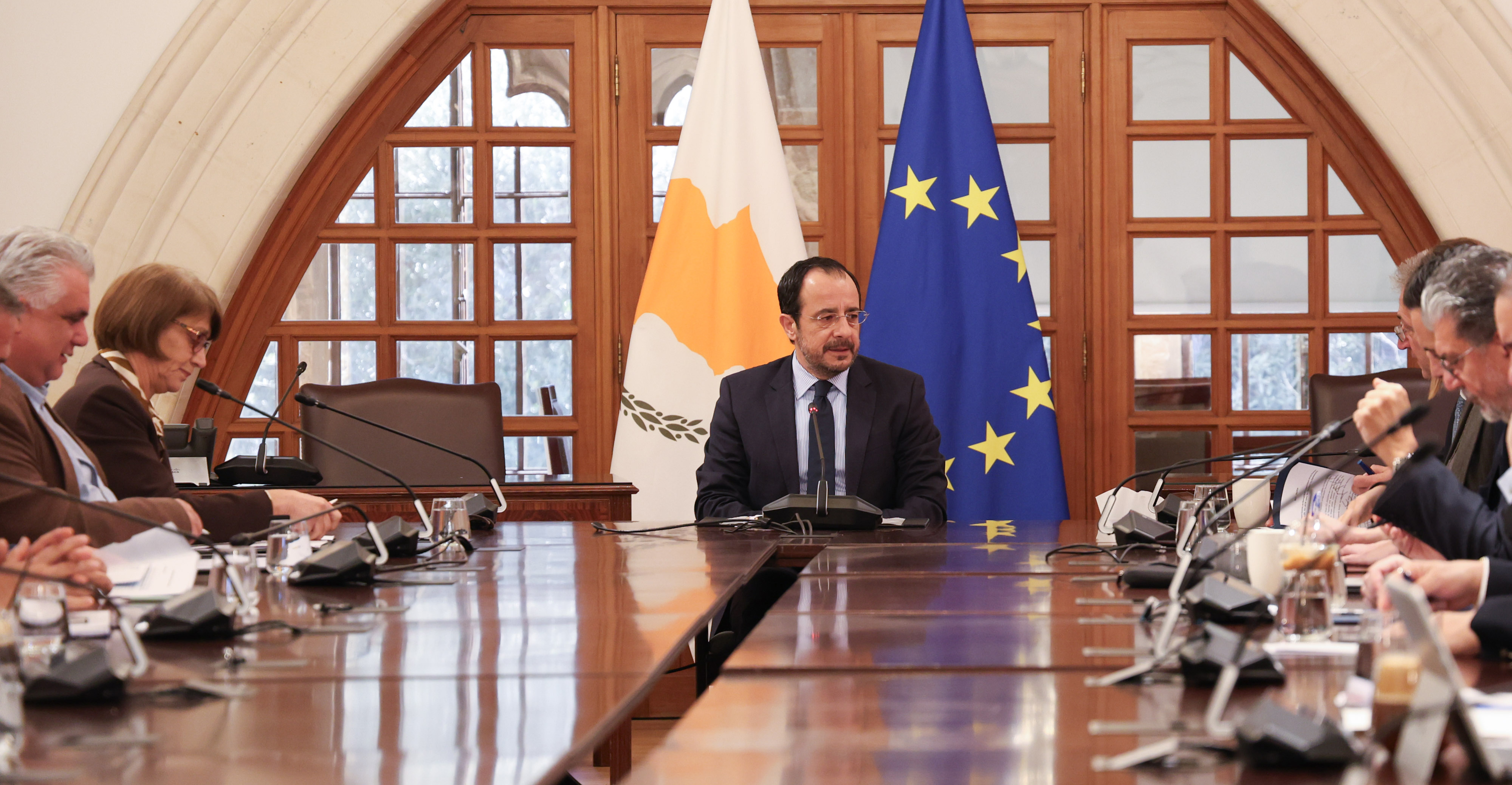 &Pi;&tau;&Delta;: &laquo;&Beta;&alpha;&sigma;&iota;&kappa;ό&sigmaf; &sigma;&tau;ό&chi;&omicron;&sigmaf; &tau;&eta;&sigmaf; &Kappa;&upsilon;&beta;έ&rho;&nu;&eta;&sigma;&eta;&sigmaf; &eta; &alpha;ύ&xi;&eta;&sigma;&eta; &tau;&omega;&nu; &sigma;&upsilon;&nu;&tau;ά&xi;&epsilon;&omega;&nu;, &epsilon;ί&mu;&alpha;&sigma;&tau;&epsilon; έ&tau;&omicron;&iota;&mu;&omicron;&iota; &gamma;&iota;&alpha; &tau;&alpha; &theta;έ&mu;&alpha;&tau;&alpha; &pi;&omicron;&upsilon; έ&theta;&epsilon;&sigma;&alpha;&nu; &omicron;&iota; &sigma;&upsilon;&nu;&tau;&epsilon;&chi;&nu;ί&epsilon;&sigmaf;&raquo;